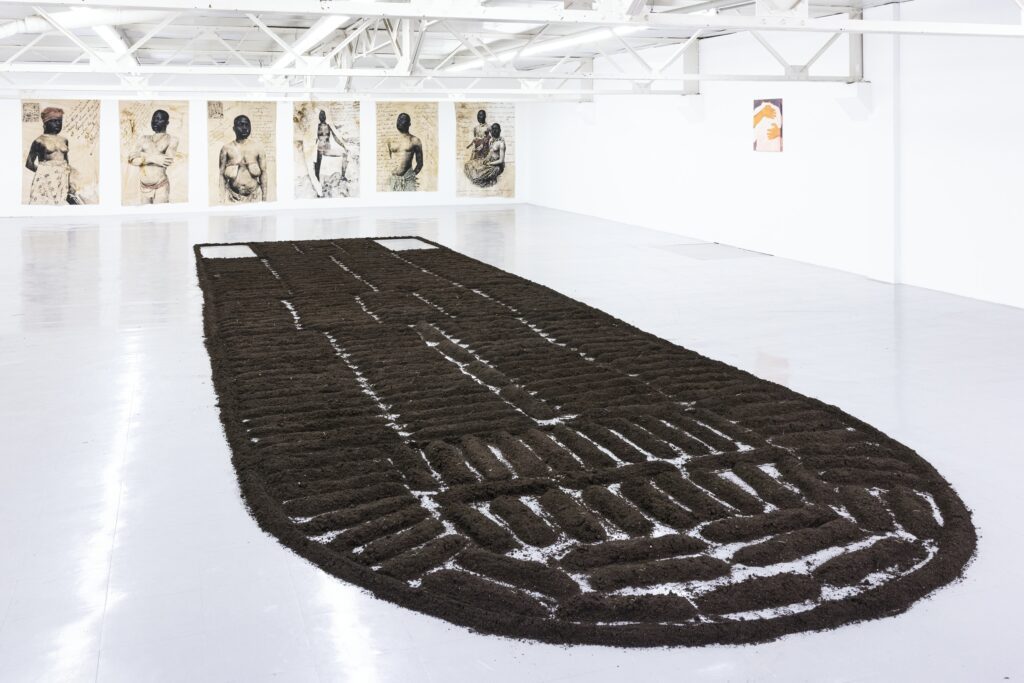 Faire Famille à Lieu-Commun. Commissariat : Yandé Diouf. Avec Binta Dias, Marie-Claire Messouma Manlanbien, Roméo Mivekannin. Pour sa nouvelle édition, du 23 mai au 22 juin 2025, le festival Le Nouveau Printemps investit le quartier Saint-Sernin de Tou