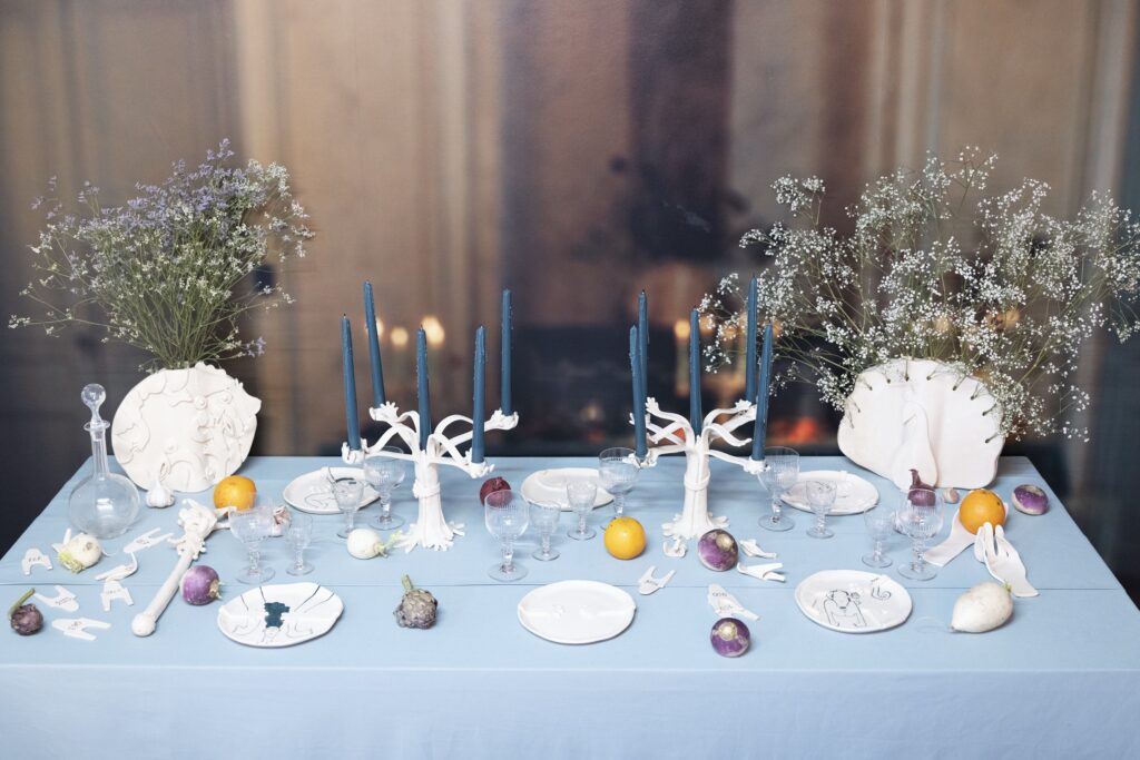 Jérémie Danon a réalisé un film comme un conte contemporain et le présente à Lieu-Commun avec Le Nouveau Printemps sous forme d’installation, accompagné d’objets : des reliques de l’aventure. Pour sa nouvelle édition, du 23 mai au 22 juin 202