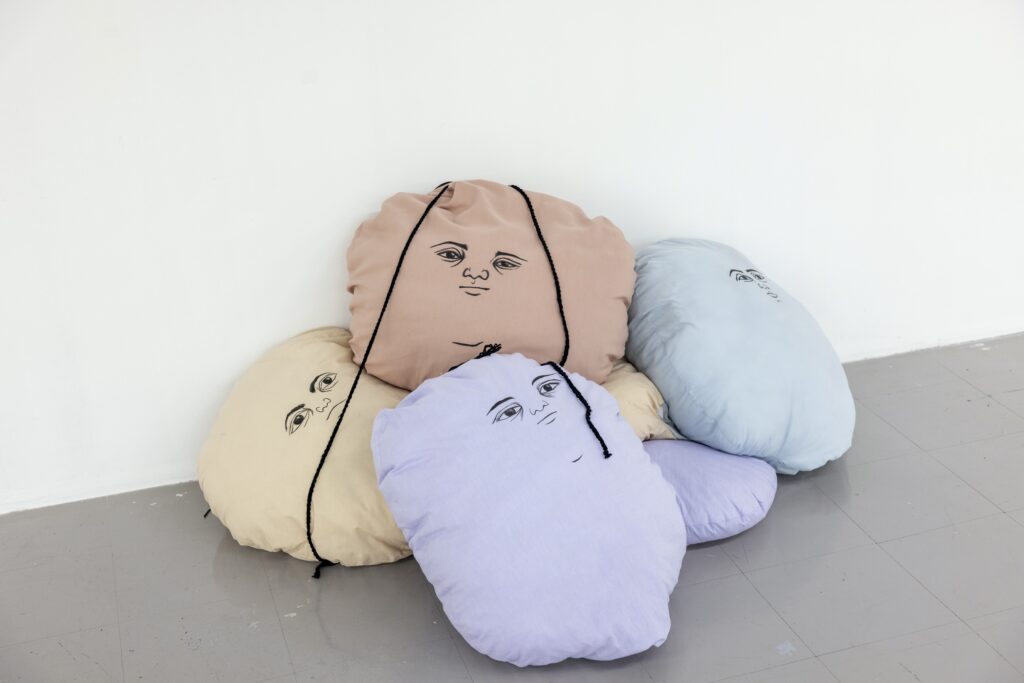 Exposition des artistes diplômé.e.s de l’ISDAT à Lieu-Commun dans le cadre du festival Le Nouveau Printemps. Avec : Milena Meyer, Jean-Michel Poinet, Aria Maillot, Maurane Leder, Lucile Munarriz, Margaux Sahut, Axel Raingeard, Mia FTZ, Morgane Bertran