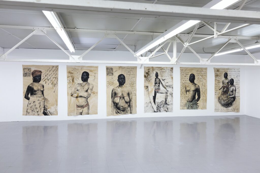 Faire Famille à Lieu-Commun. Commissariat : Yandé Diouf. Avec Binta Dias, Marie-Claire Messouma Manlanbien, Roméo Mivekannin. Pour sa nouvelle édition, du 23 mai au 22 juin 2025, le festival Le Nouveau Printemps investit le quartier Saint-Sernin de Tou