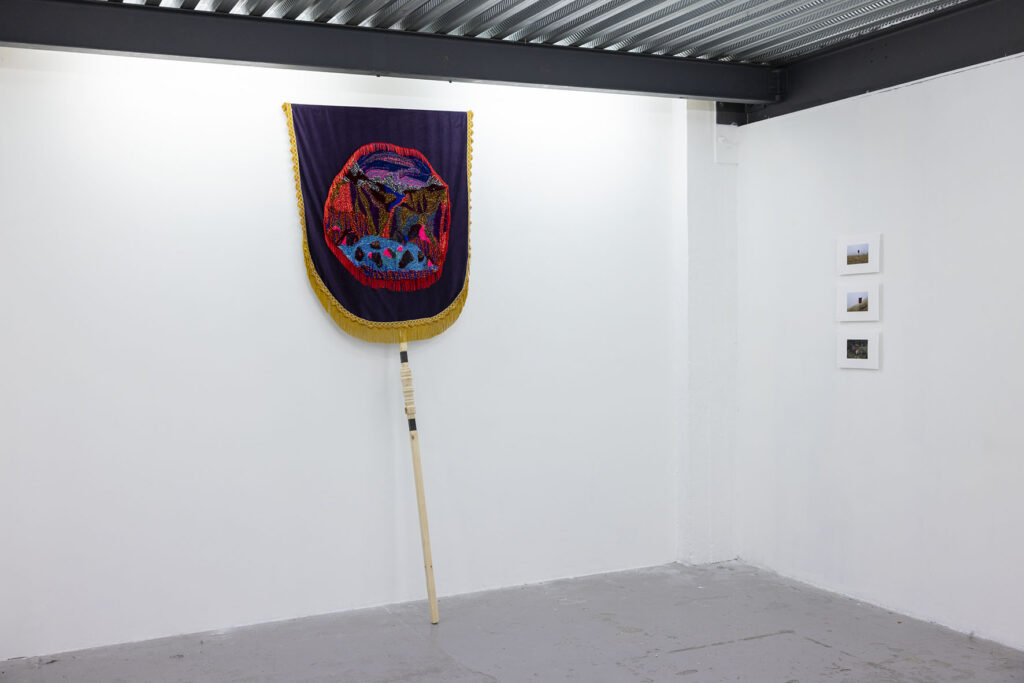 Entre les deux, des chemins. Exposition collective à Lieu-Commun. Air de Midi, réseau art contemporain en Occitanie, Documents d'Artistes Occitanie, Lieu-Commun, artist-run space et Le Nouveau Printemps s'associent pour une exposition inédite. En écho