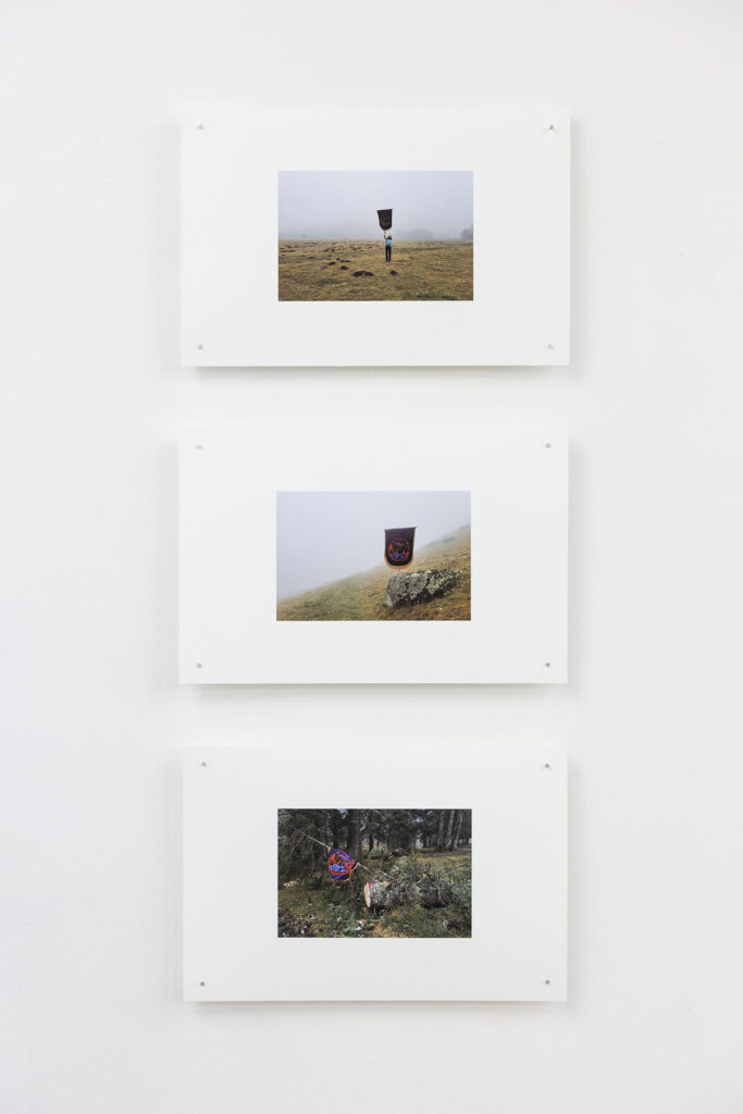 Entre les deux, des chemins. Exposition collective à Lieu-Commun. Air de Midi, réseau art contemporain en Occitanie, Documents d'Artistes Occitanie, Lieu-Commun, artist-run space et Le Nouveau Printemps s'associent pour une exposition inédite. En écho