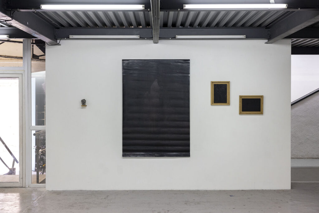 Entre les deux, des chemins. Exposition collective à Lieu-Commun. Air de Midi, réseau art contemporain en Occitanie, Documents d'Artistes Occitanie, Lieu-Commun, artist-run space et Le Nouveau Printemps s'associent pour une exposition inédite. En écho
