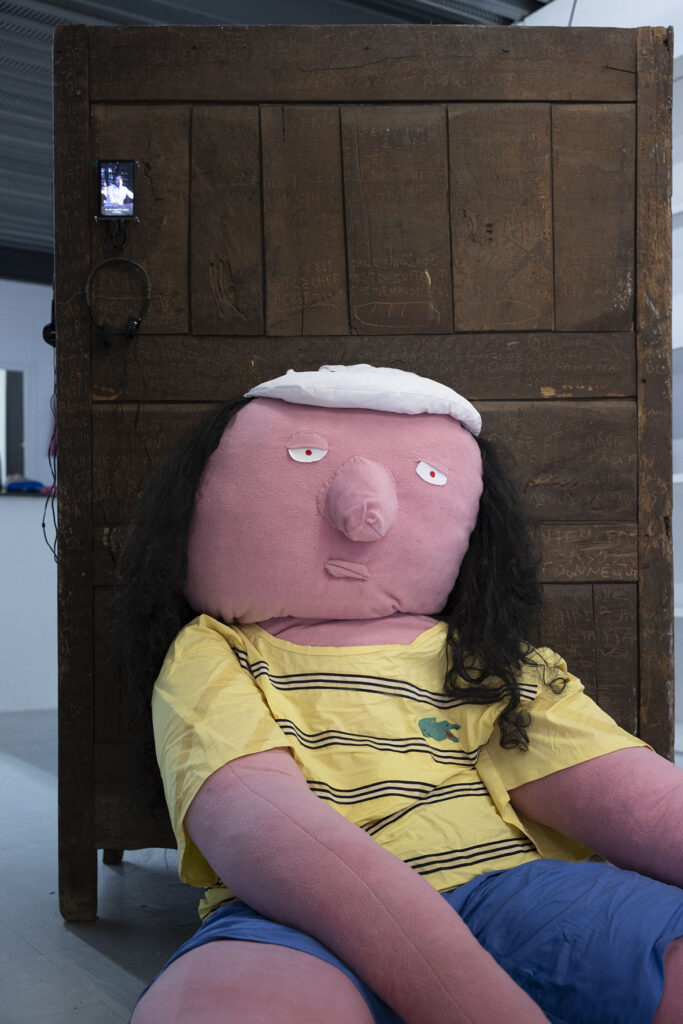 Entre les deux, des chemins. Exposition collective à Lieu-Commun. Air de Midi, réseau art contemporain en Occitanie, Documents d'Artistes Occitanie, Lieu-Commun, artist-run space et Le Nouveau Printemps s'associent pour une exposition inédite. En écho