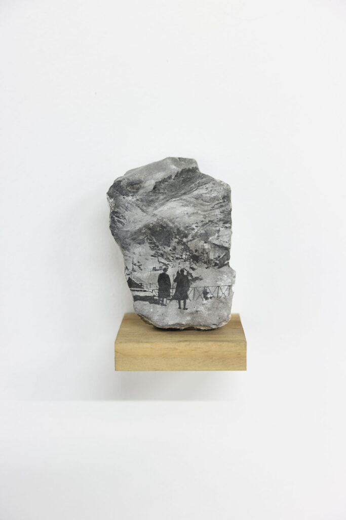 Entre les deux, des chemins. Exposition collective à Lieu-Commun. Air de Midi, réseau art contemporain en Occitanie, Documents d'Artistes Occitanie, Lieu-Commun, artist-run space et Le Nouveau Printemps s'associent pour une exposition inédite. En écho