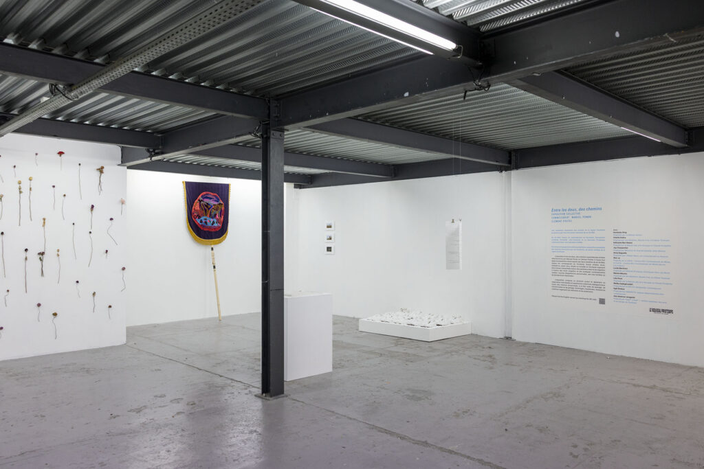 Entre les deux, des chemins. Exposition collective à Lieu-Commun. Air de Midi, réseau art contemporain en Occitanie, Documents d'Artistes Occitanie, Lieu-Commun, artist-run space et Le Nouveau Printemps s'associent pour une exposition inédite. En écho