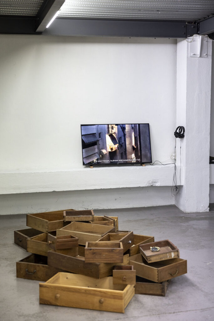 Entre les deux, des chemins. Exposition collective à Lieu-Commun. Air de Midi, réseau art contemporain en Occitanie, Documents d'Artistes Occitanie, Lieu-Commun, artist-run space et Le Nouveau Printemps s'associent pour une exposition inédite. En écho